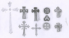 10 croquis de croix chrétiennes au crayon