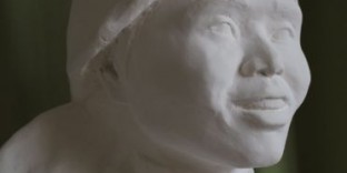 Ethnie Mong buste sculpture