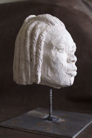 Clémentine sculpture visage terre de côté