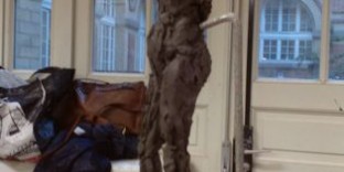 Argile modelage sculpture femme debout