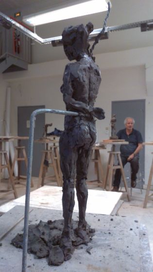 Modelage sculpture femme argile