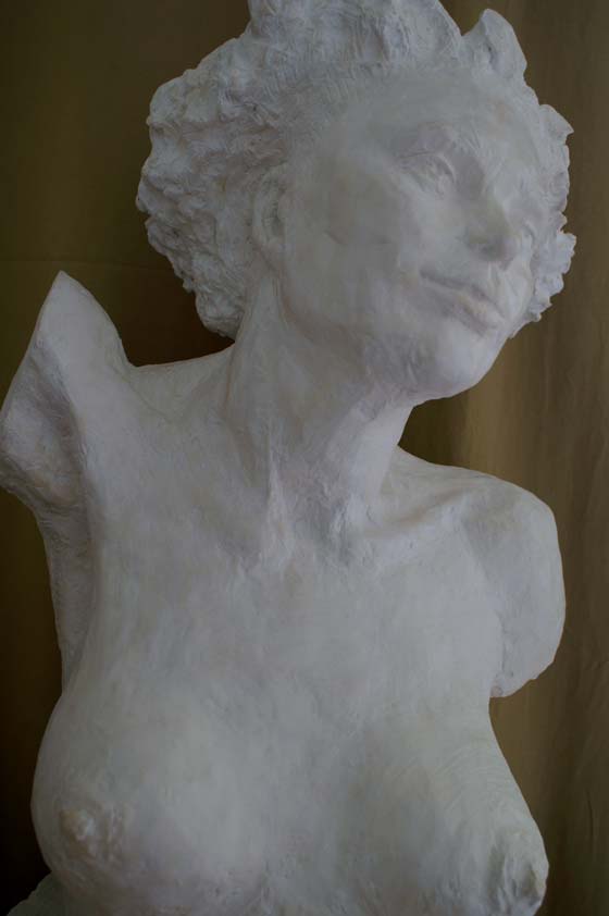 Sculpture statue torse de femme ladanse